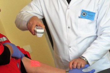 Фотография к новости: Приборы для поиска вен выдали бригадам скорой помощи Астаны