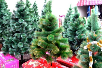 Фотография к новости: Как выбрать безопасный детский костюм и ёлку без формальдегида, рассказали санврачи 