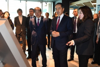 Фотография к новости: Сагинтаев ознакомился с работой центра Visit Almaty и планами по реконструкции жд вокзала