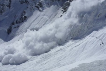 Фотография к новости: Трассу Усть-Каменогорск-Самарское временно перекроют из -за спуска лавин 