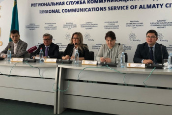 Фотография к новости: Алматинцы начали получать услуги в ЦОНе по отпечатку пальцев