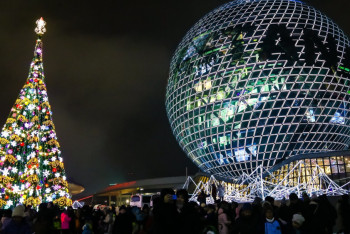 Фотография к новости: Аким Астаны Бахыт Султанов зажёг главную ёлку 