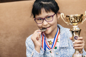 Шахматистка - вундеркинд из Казахстана Бибисара Асаубаева выиграла суд о клевете