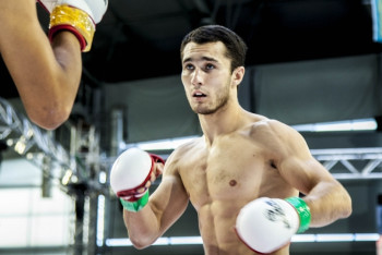 Казахстанец нокаутировал соперника в первом раунде на M-1 Challenge в Атырау