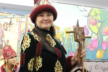 Фотография к новости: Павлодарка лечит людей от депрессии мелодиями кобыза 