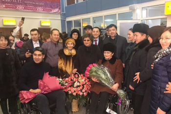 Фотография к новости: Актюбинцы встретили Куралай Байменову в аэропорту