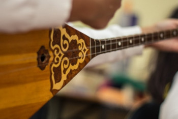 Фотография к новости: В Астане проходит международный фестиваль казахских народных инструментов 