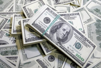 Фотография к новости: Курс доллара составил 370 тенге