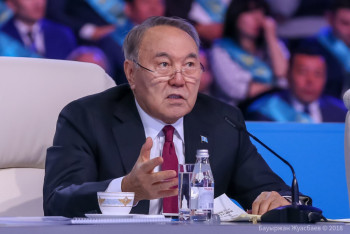 Фотография к новости: Назарбаев: Не надо витать в облаках, люди нуждаются в простых вещах