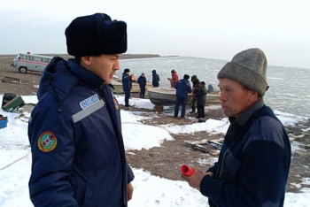 Фотография к новости: Спасатели предупредили рыбаков о тонком льде Капшагайского водохранилища