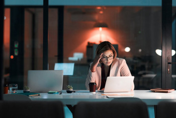 Фотография к новости: Руководители будут платить штраф за засидевшихся на работе подчиненных