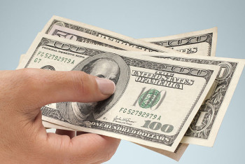 Фотография к новости: KASE: Курс доллара составил 369 тенге