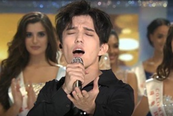 Фотография к новости: Димаш с триумфом выступил на "Мисс мира-2018"