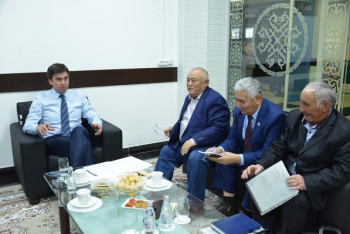 Стеклянный кабинет для приёма граждан оборудовали в акимате Шымкента