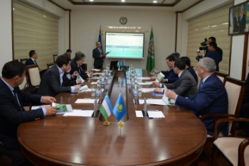 Фотография к новости: Казахстан и Узбекистан решили проблему скопления транспорта на границе