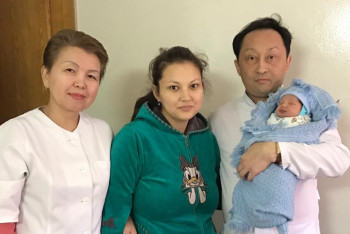 Казахстанка после пересадки печени смогла дважды стать мамой  