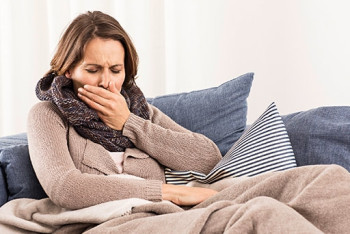 Медики рассказали, как отличить пневмонию от обычной простуды