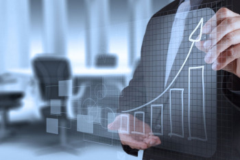 Высокая волатильность курса тенге сдерживает инвестиции в новые проекты - Мырзахметов