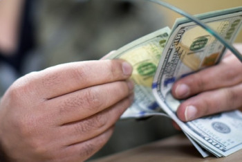 Объем нетто-продаж долларов в Астане сократился сразу на 60% - исследование