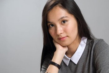 Фотография к новости: Динара Садуакасова написала книгу "Учимся играть в шахматы" на казахском языке