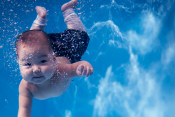 Фотография к новости: Малыши и груднички состязались в плавании в Алматы