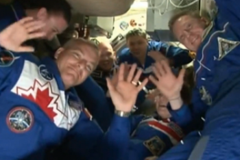 Фотография к новости: Экипаж корабля "Союза" перешёл  на борт МКС 