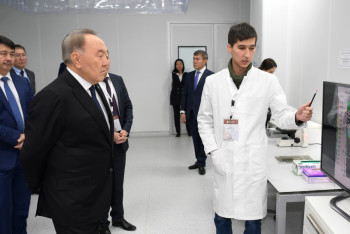 Фотография к новости: Президенту показали научно-исследовательский комплекс "Назарбаев Университет"