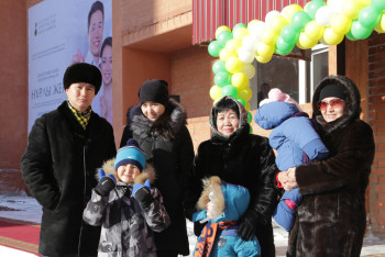 Фотография к новости: В День Первого Президента карагандинцы стали новосёлами