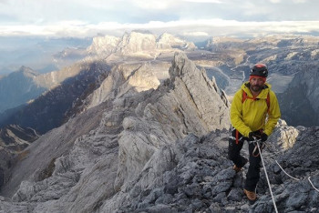 Фотография к новости: Казахстанский альпинист покорил очередную вершину в Австралии и Океании 