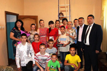 Фотография к новости: Почти 12 млн тенге перечислили детским домам железнодорожники в ВКО