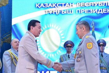 Касымов наградил около 800 полицейских в честь Дня Первого Президента