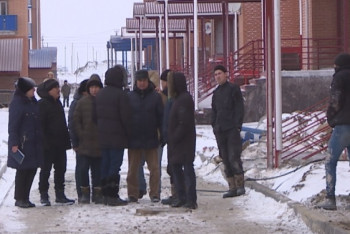 Проживавший в райбольнице врач получил квартиру в Атбасаре