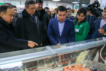 Фотография к новости: Султанов и Мурзалин  посетили новый бюджетный супермаркет 