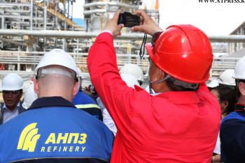 Фотография к новости: На нефтяных предприятиях Атырауской области работникам повысили заработную плату до 30%