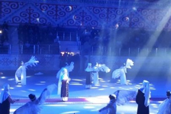 Фотография к новости: Грандиозная театральная постановка "Национальные традиции и обычаи" прошла в Атырау