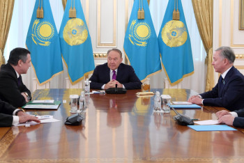 Фотография к новости: Глава государства встретился со Спикером Мажлиса Узбекистана 