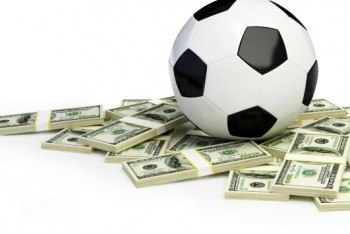  Более 12 тысяч долларов в месяц зарабатывают казахстанские футболисты