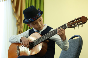 Фотография к новости: Конкурс юных гитаристов прошёл в преддверии Дня Первого Президента в Астане