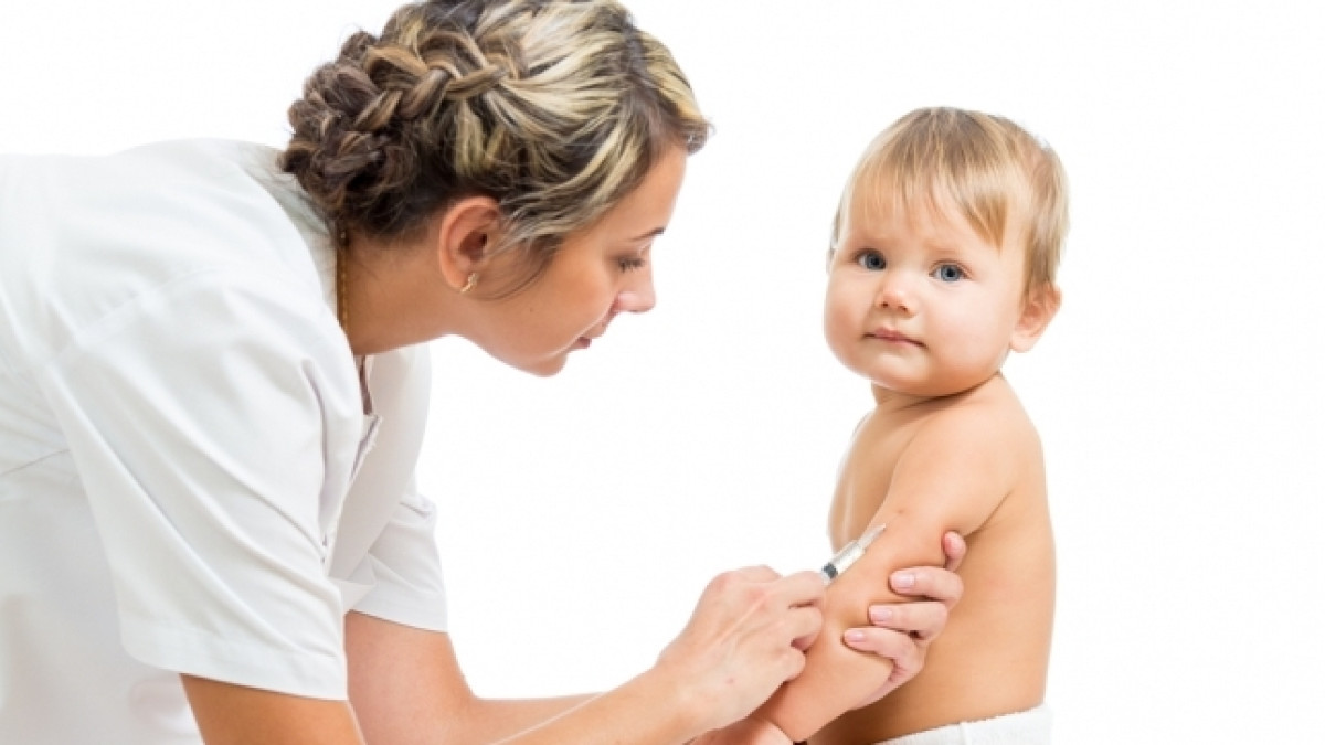 В МЗ разъяснили, для чего хотят ограничить доступ к образованию непривитым детям