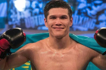 Фотография к новости: Данияр Елиусинов отправил Маркоса Мохику в нокаут