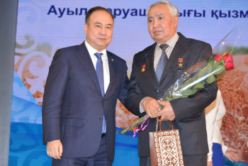 Фотография к новости: Лучших сельскохозяйственных работников наградили в Акмолинской области