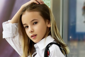 Фотография к новости: Данэлия Тулешова репетирует на сцене детского Евровидения в Минске