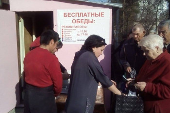 Фотография к новости: Жительница Алматы ежедневно бесплатно кормит сотни пожилых людей 