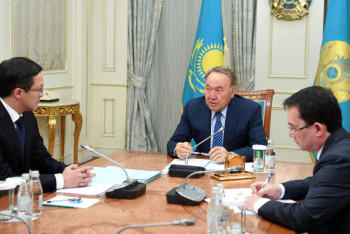 Фотография к новости: Глава государства провел встречу с председателем Нацбанка 