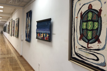 Фотография к новости: Мастер гобелена, художник-ювелир и этно-рок группа представили творческую выставку в Алматы