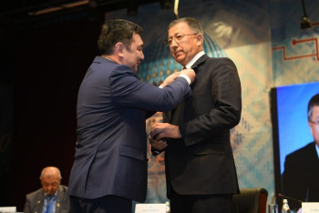 Фотография к новости: Жансеиту Туймебаеву вручили медаль датского историка Вильгельма Томсена