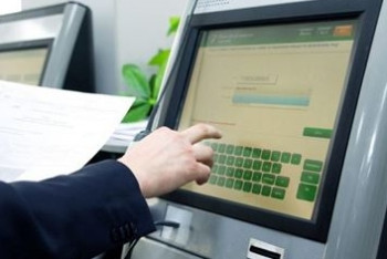 Фотография к новости: Временно пребывающие в Казахстане иностранцы смогут в течение часа оформить ИИК с 2019 года