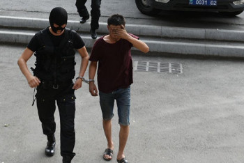 Подозреваемым в убийстве Дениса Тена снова продлили арест