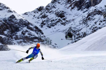 Горнолыжную трассу на Шымбулаке открыли как никогда рано