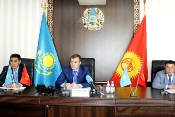 Фотография к новости: Полиция Жамбылской области и Кыргызстана укрепляют сотрудничество